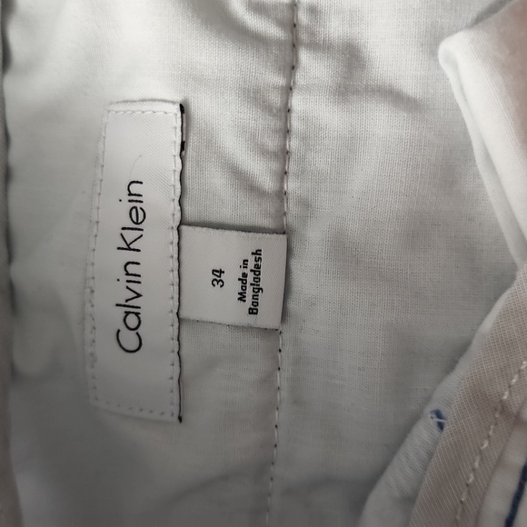 Calvin Klein shorts 9" inseam - Picture 2 of 5